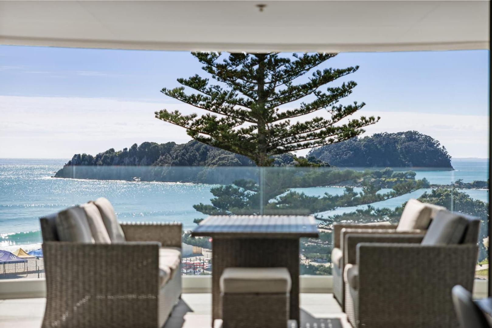 Oceanside Bliss - Absolute Beachfront - Uninterrupted Ocean Views With Pool Mount Maunganui Exteriör bild