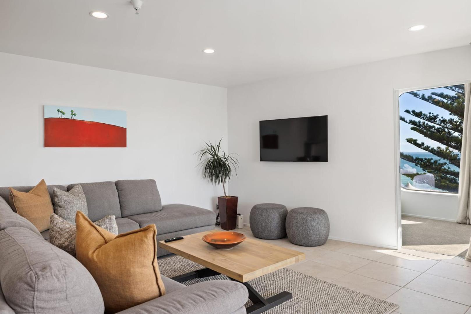 Oceanside Bliss - Absolute Beachfront - Uninterrupted Ocean Views With Pool Mount Maunganui Exteriör bild