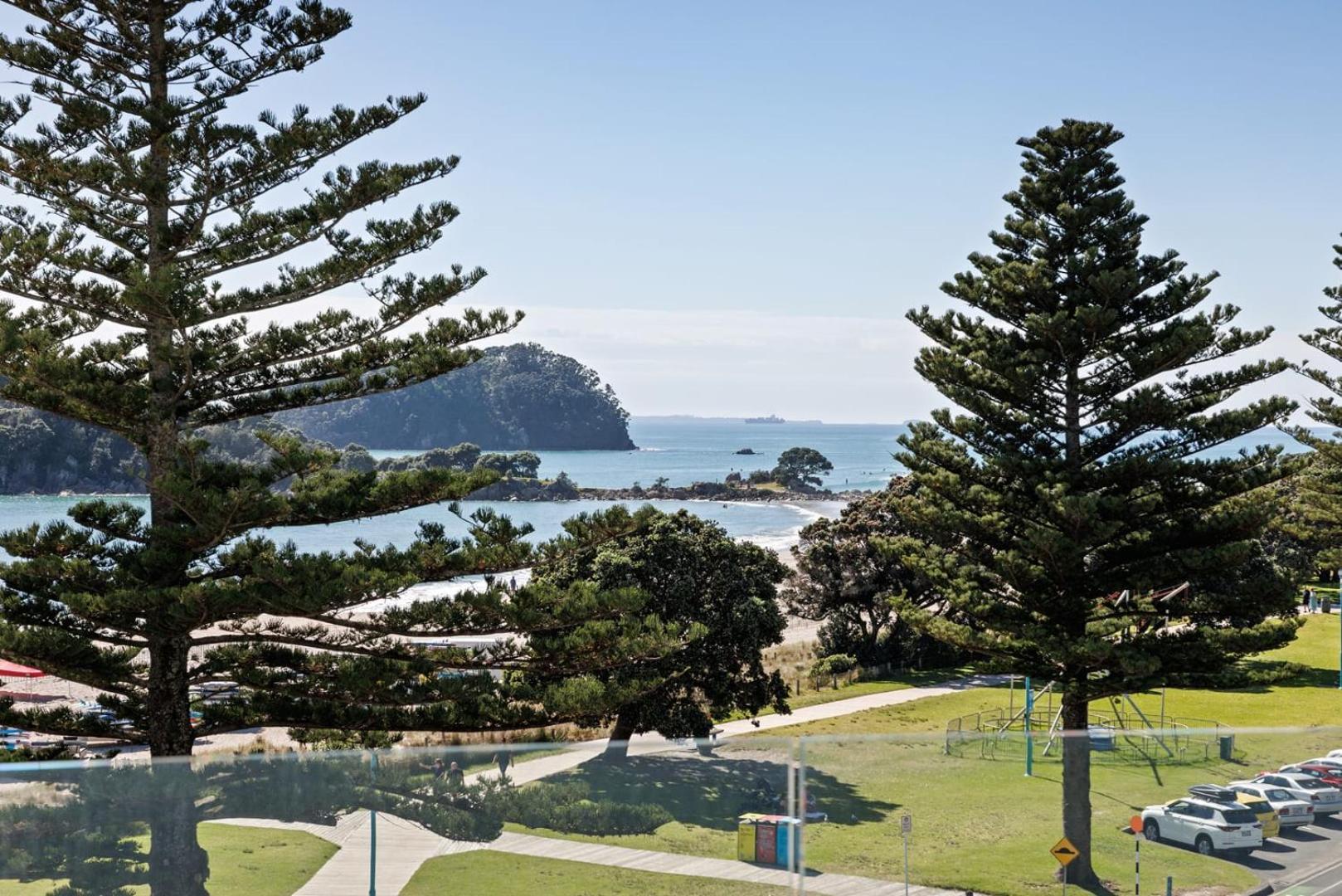 Oceanside Bliss - Absolute Beachfront - Uninterrupted Ocean Views With Pool Lägenhet Mount Maunganui Exteriör bild