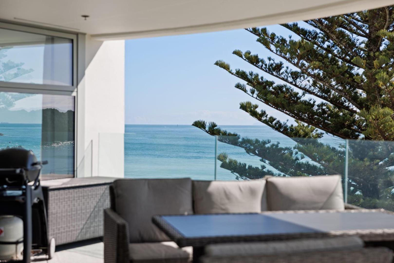 Oceanside Bliss - Absolute Beachfront - Uninterrupted Ocean Views With Pool Lägenhet Mount Maunganui Exteriör bild