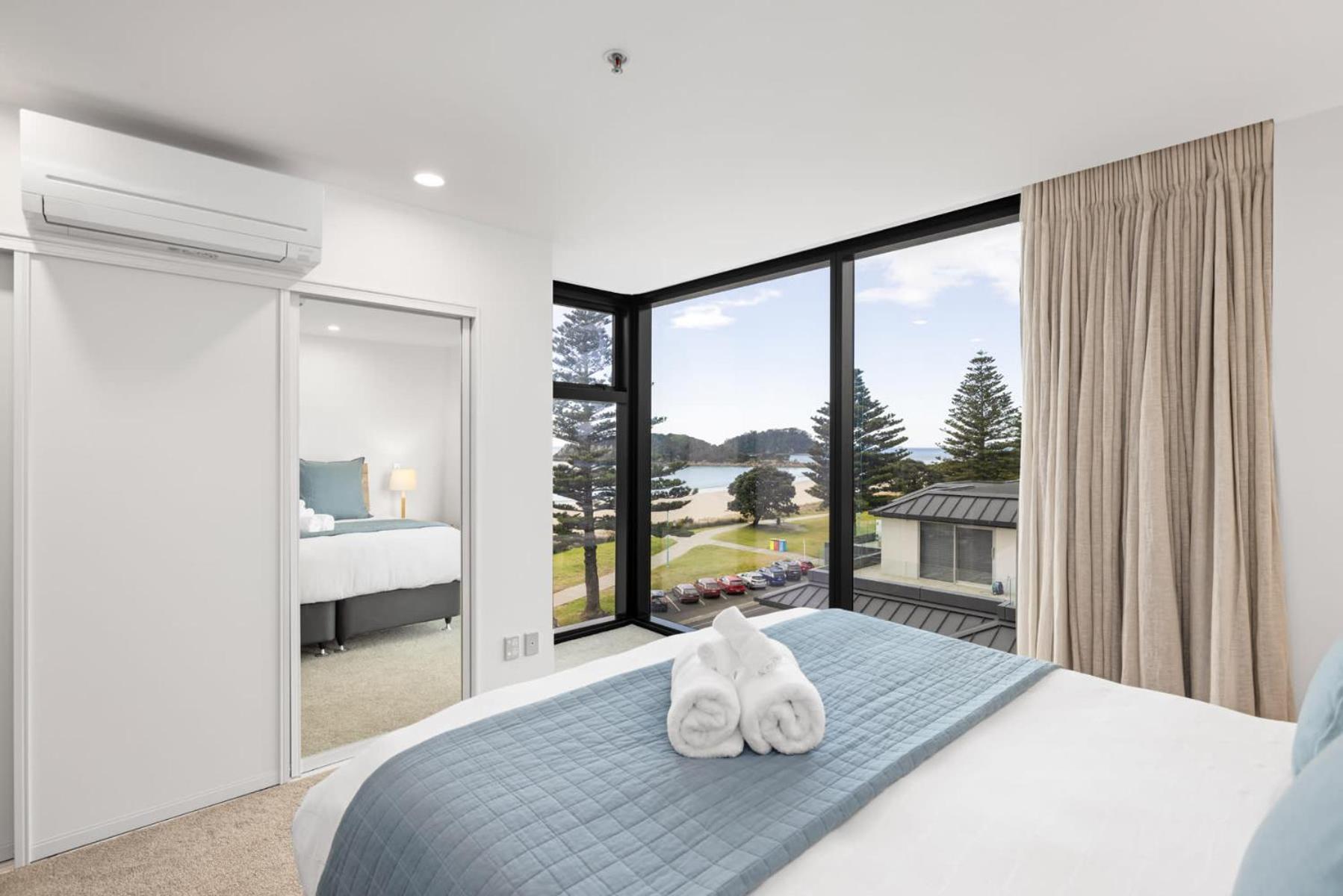 Oceanside Bliss - Absolute Beachfront - Uninterrupted Ocean Views With Pool Lägenhet Mount Maunganui Exteriör bild