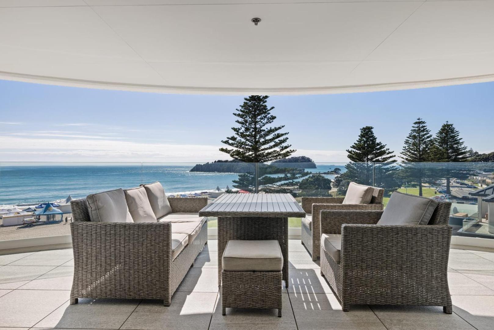 Oceanside Bliss - Absolute Beachfront - Uninterrupted Ocean Views With Pool Lägenhet Mount Maunganui Exteriör bild