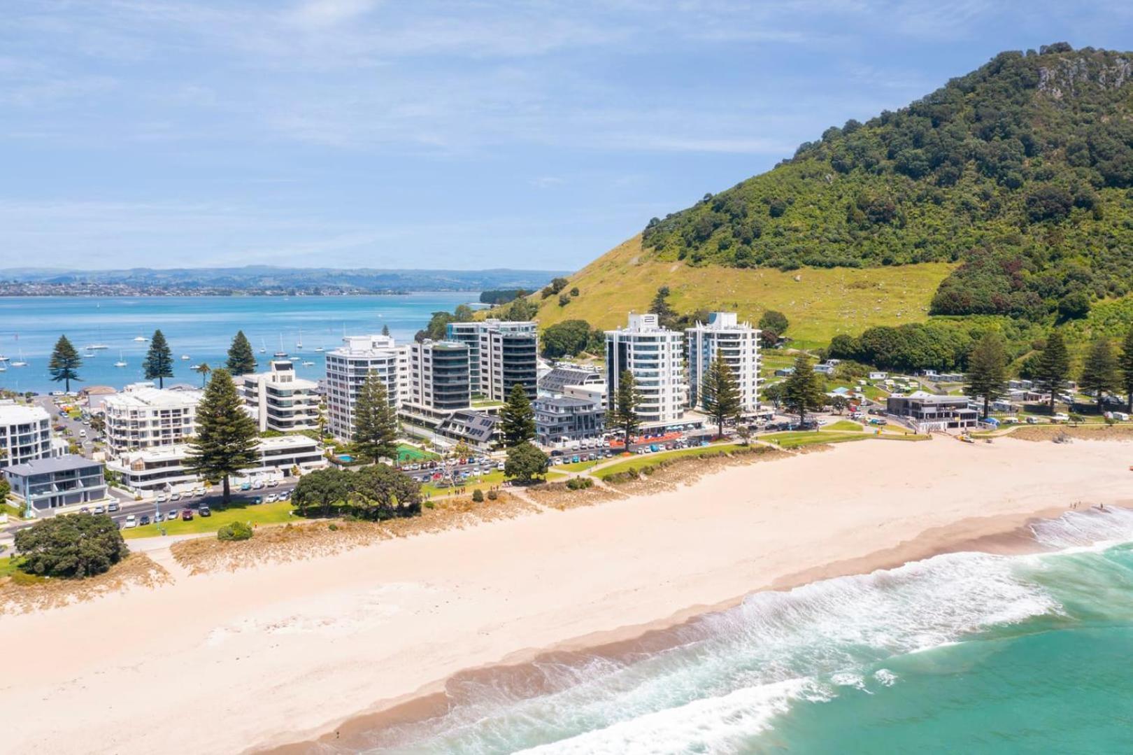 Oceanside Bliss - Absolute Beachfront - Uninterrupted Ocean Views With Pool Lägenhet Mount Maunganui Exteriör bild