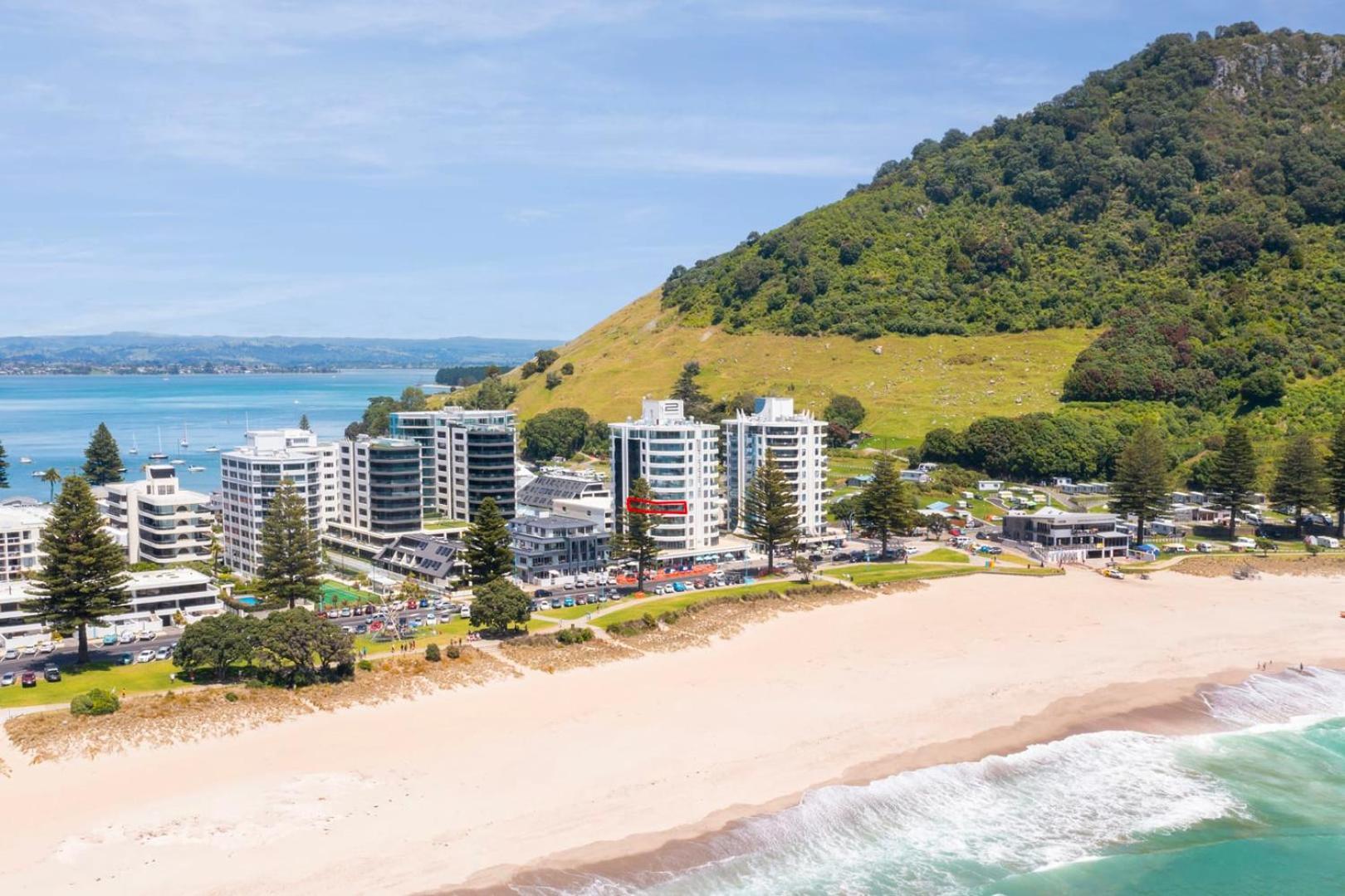 Oceanside Bliss - Absolute Beachfront - Uninterrupted Ocean Views With Pool Lägenhet Mount Maunganui Exteriör bild