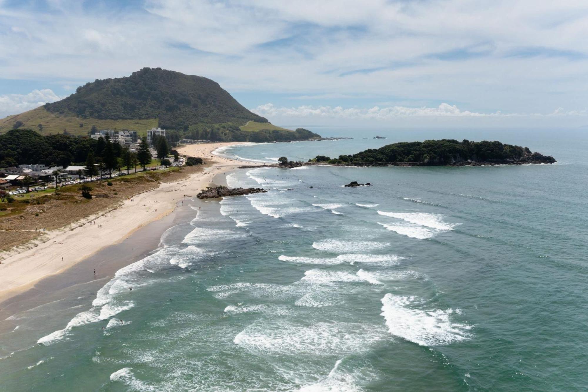 Oceanside Bliss - Absolute Beachfront - Uninterrupted Ocean Views With Pool Lägenhet Mount Maunganui Exteriör bild