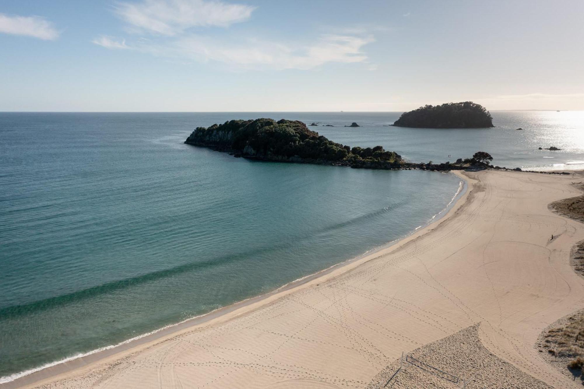 Oceanside Bliss - Absolute Beachfront - Uninterrupted Ocean Views With Pool Lägenhet Mount Maunganui Exteriör bild