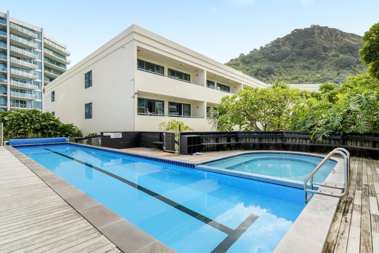 Oceanside Bliss - Absolute Beachfront - Uninterrupted Ocean Views With Pool Lägenhet Mount Maunganui Exteriör bild